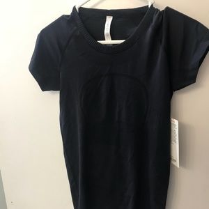 Lululemon Swifty Tech SS Crew. Size 6